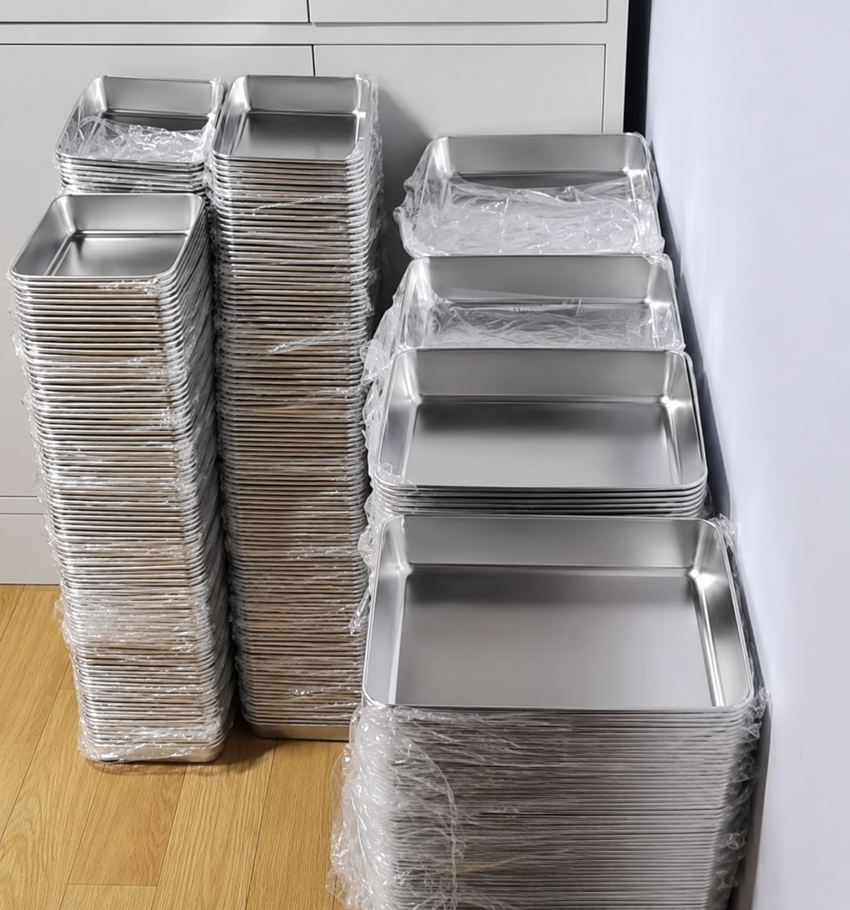 Nádoba z nerezové oceli 304 o objemu 2500 ml – Bezpečné a praktické řešení pro uchovávání potravin (25×20×6 cm)